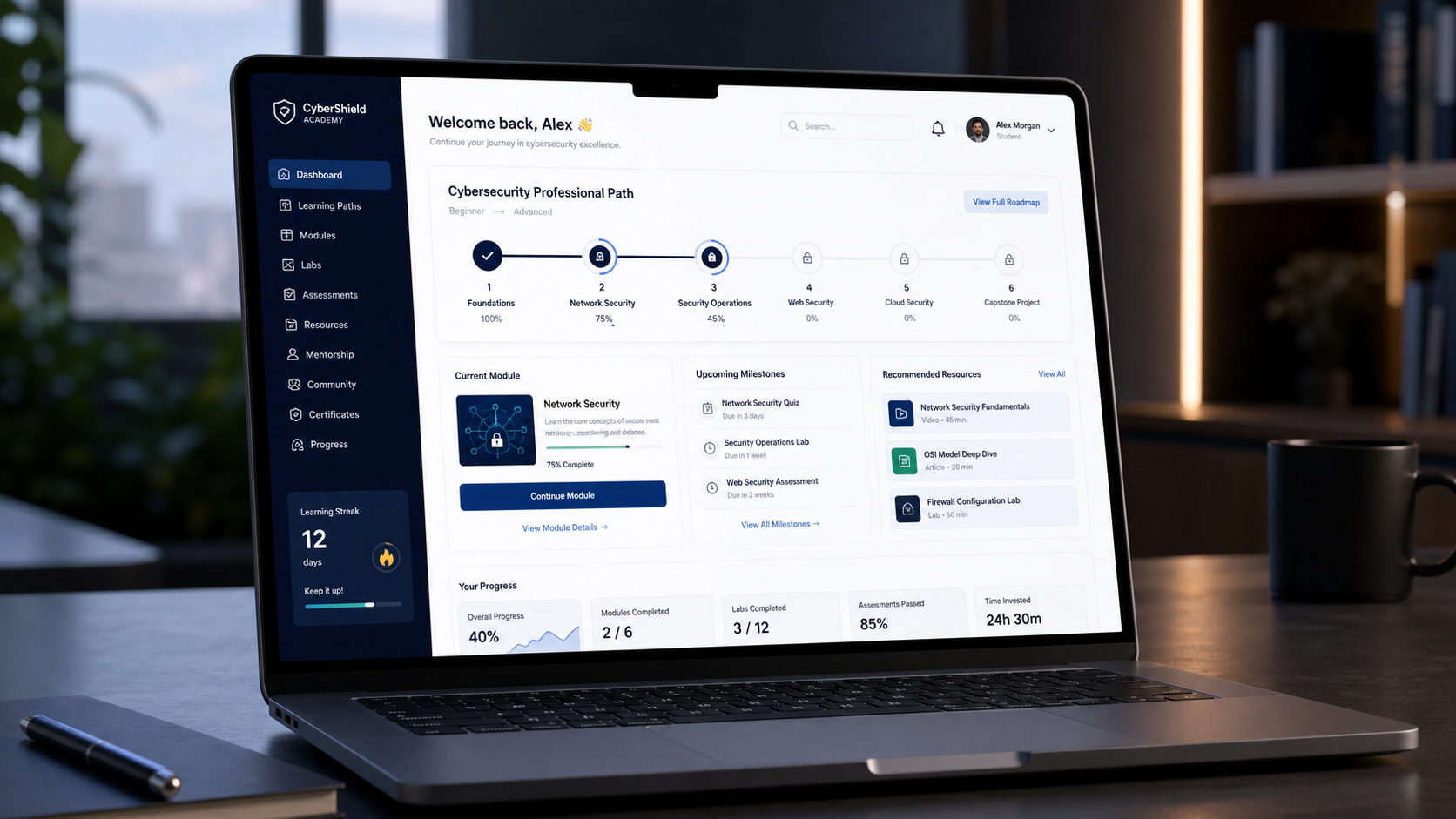 Portátil mostrando una interfaz premium de aprendizaje y roadmap de ciberseguridad